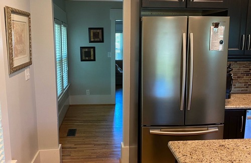 Maxwell House | East Nashville Near 5 Points and Downtown, Free parking private backyard setting