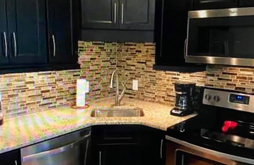 Maxwell House | East Nashville Near 5 Points and Downtown, Free parking private backyard setting