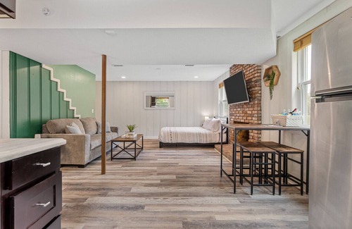 Nashville Apartment | East Nashville Studio, private entrance and yard , 10 min to downtown!