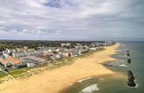 Cottage Line House | East Norfolk Ocean View House