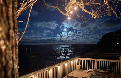 Edenton House | East of Edenton! Romantic sunset waterfront getaway on the Albemarle Sound!