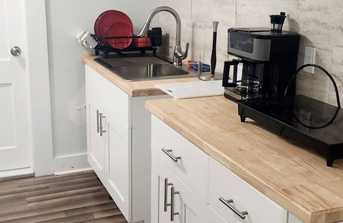 Upper Roseville Apartment | East Orange Haven
