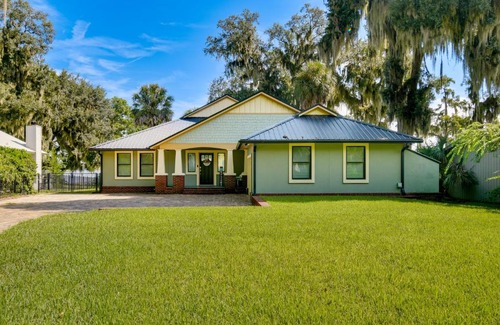 East Palatka House | East Palatka Home on St Johns River with Boat Dock!