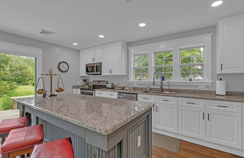 Foster House | East River Water Views and marina access in walking distance