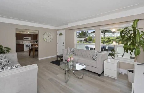 Saanichton House | East Saanich Home - Spacious & Secluded 3 Bedrooms Home