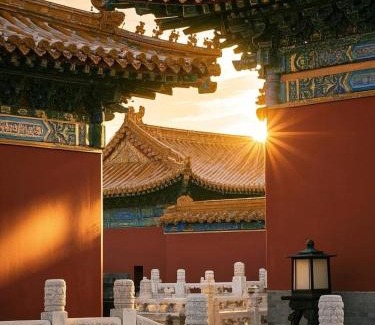 Dongcheng Hotel | East Sacred Hotel-Very close to the Drum Tower,The Lama Temple,Houhai Bar Street,Nanluoguxiang,Tiananmen Square and the Forbidden City, and the subway st ation is also very close