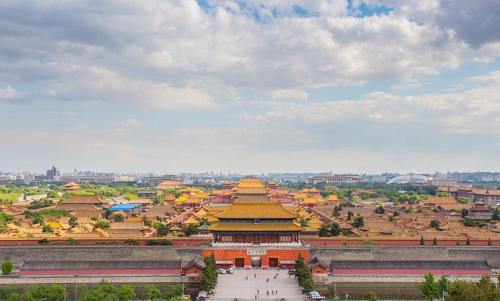 Downtown Beijing Hotel | East Sacred Hotel-Very near Beijing Tiananmen Square ,the Forbidden City,The temple of heaven ,3 minutes' walk to Wangfujing subway ,Located in the center of Beijing, many shopping malls around,Free laundry service,Newly renovated hotel