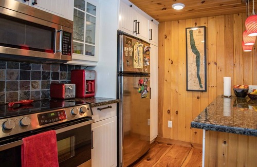Valois Cabin | East Seneca Lake Cottage Nestled Amongst the Trees, Near Watkins Glen