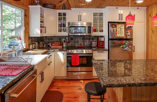 Valois Cabin | East Seneca Lake Cottage Nestled Amongst the Trees, Near Watkins Glen
