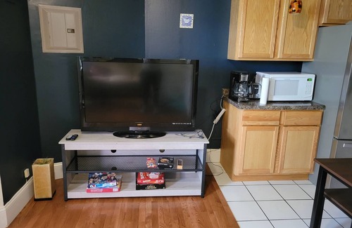 Yankee Hill Bed & Breakfast | East Side 1BR w/Parking