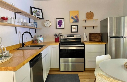East MLK House | East Side Hideaway. Fun Spring Stay