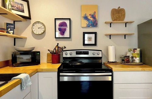 East MLK House | East Side Hideaway. Fun Spring Stay