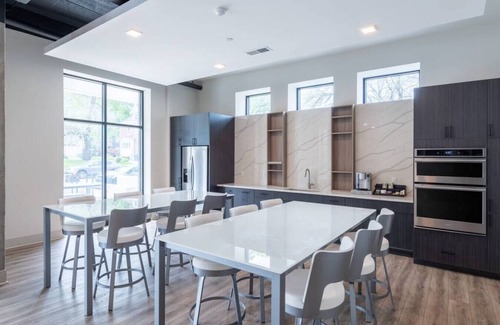 Lower East Side Apartment | East Side Luxury 1BR Apt - Near Brady St with Balcony and Lounge