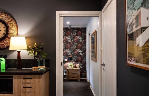 Daylesford Apartment | East St 1 - tranquil escape, cosy charm