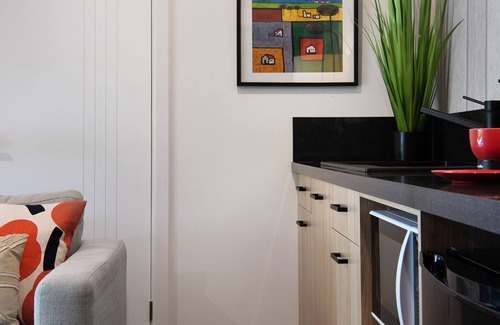 Daylesford Apartment | East St 2 is one of three contemporary apartments set within beautiful gardens