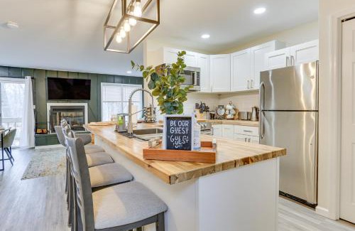 East Stroudsburg House | East Stroudsburg Townhouse Less Than 1 Mi to Ski Area!
