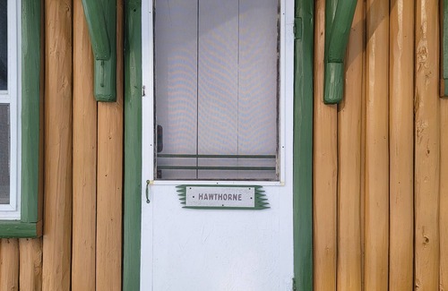 East Tawas Cabin | East Tawas 1 bedroom Hawthorne cabin.