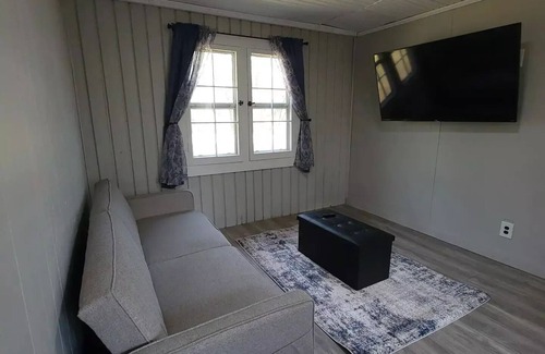 East Tawas Cabin | East Tawas 1 bedroom Sumac cabin