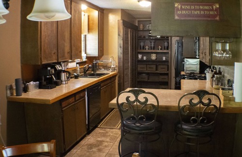 Dogwood House | East Texas 3-bedroom Rustic Home with Hot Tub and Campfires, by the lake