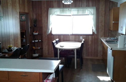 Drumheller House | East Valley Guest House. Located in the heart of the dinosaur valley badlands