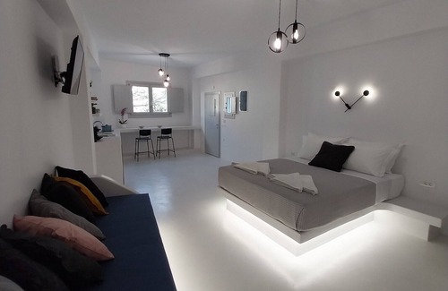 Perissa Hotel | East Wind Perissa