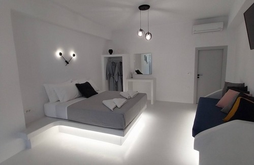 Perissa Hotel | East Wind Perissa