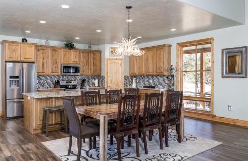 Zion National Park East Entrance House | East Zion Trails Retreat-Hot tub, Resort Amenities, Exceptional