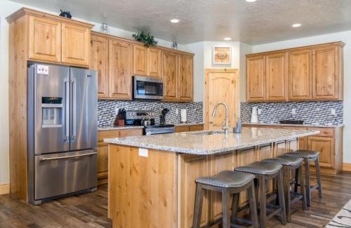 Zion National Park East Entrance House | East Zion Trails Retreat-Hot tub, Resort Amenities, Exceptional