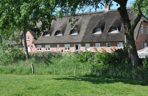 Poppenbull House | Easter dike Molehill - Thatched semi-detached house Molehill