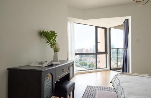 Huangpu Apartment | Eastern Hub - Bund Branch Near Yuyuan Garden Convenient Subway