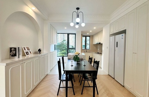 Dapuqiao Apartment | Eastern Hub - Chic 3-bedroom Apartment with free WiFi, AC in Xintiandi Area