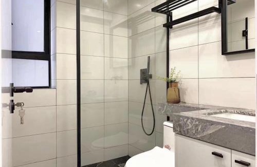 Jing'an Apartment | Eastern Hub - French Window 3Bedroom 2Balcony near Heng Long Plaza People's Square West Nanjing Road