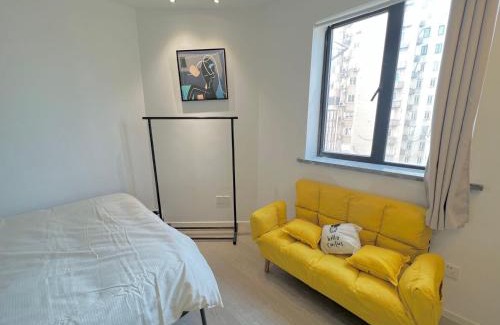 Jing'an Apartment | Eastern Hub - French Window 3Bedroom 2Balcony near Heng Long Plaza People's Square West Nanjing Road
