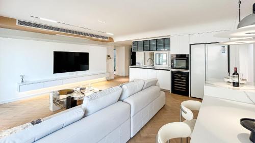 Xuhui Apartment | Eastern Hub - HuaiHai Road Branch Xujiahui Garden Large Living Room Luxury Three Bedroom Hengshan Road Henglong Plaza Shanghai Jiao Tong University