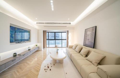 Haining Road Apartment | Eastern Hub - People square Branch New 3 bedrooms house
