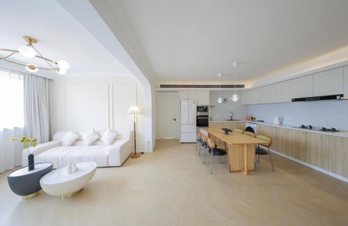 Huangpu Apartment | Eastern Hub - Warm 4Bedroom Apartment with Huangpu River View