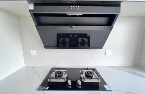 Huangpu Apartment | Eastern Hub - Warm 3Bedroom Apartment near Xintiandi, surround by Malls/Markets