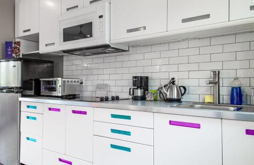 Capitol Hill Apartment | Eastern Market Carriage house efficiency PRIVACY