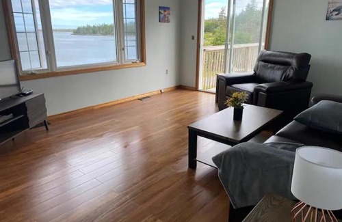 Tangier House | Eastern shore 100 wild Islands Oceanfront Home with hot tub