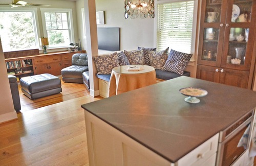 Magnolia Cottage | Eastern shore beachfront cottage with stunning sunset views!