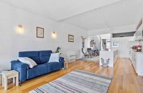 Lindisfarne House | Eastern Shore Escape Panoramic Modern Comforts