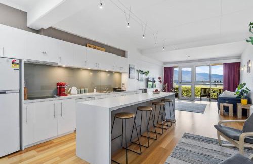 Lindisfarne House | Eastern Shore Escape - Panoramic Modern Comforts