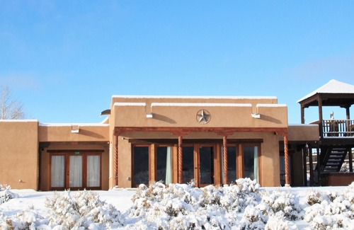 El Prado House | Eastern Star Retreat - Open Plan, well-appointed home with mountain views.