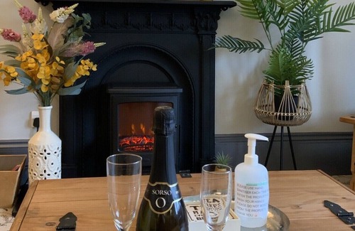 Heworth Apartment | EASTERN VILLA CITY CENTRE APARTMENT SLEEPS 4 FREE WIFI AND CAR PARKING