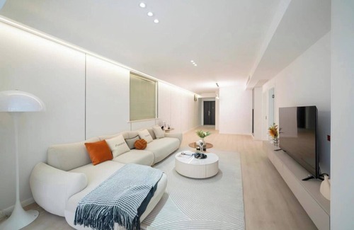 Huangpu Apartment | Easternhub-Chic 2-bedroom apartment with AC, WiFi in marvelous Shanghai