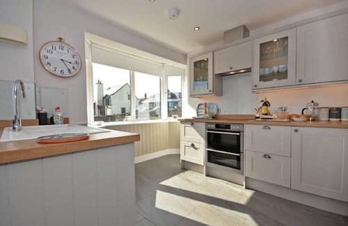 Newton by the Sea Cottage | EASTFIELD, pet friendly, with a garden in Low Newton-By-The-Sea