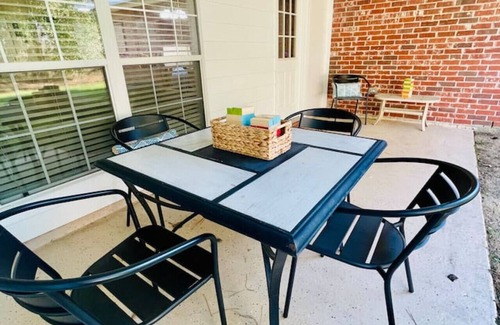Hammond Apartment | Eastgate 5A Cozy family retreat close to downtown Hammond