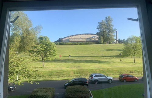 East Kilbride Apartment | Eastkilbride , A bright 2 bed apartment facing a Park view with balcony .
