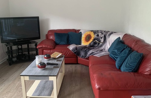 East Kilbride Apartment | Eastkilbride , A bright 2 bed apartment facing a Park view with balcony .