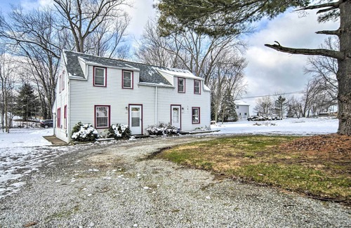 Eastlake Apartment | Eastlake Home w/Patio < 1 Mi to Lake Erie!